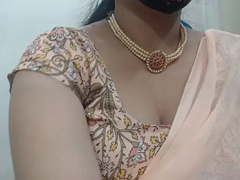 Snapshot of Lovely_Siri_23 chatting on 12-15-25, 06:28 Lovely Siri 23 online show from 12-15-25, 06:28