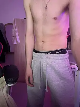 Snapshot of Using_Crew chatting on 12-23-24, 05:00 Using Crew online show from 12-23-24, 05:00