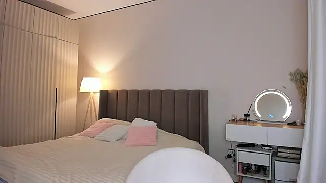 Snapshot of Anni__cute chatting on 06-12-26, 02:54 Anni cute online show from 06-12-26, 02:54