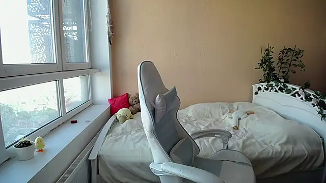 Snapshot of MissLinaDream chatting on 09-15-25, 02:06 MissLinaDream online show from 09-15-25, 02:06