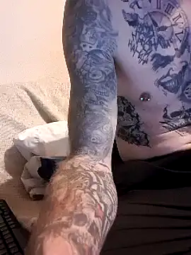 Snapshot of PIercingBoy38 chatting on 12-28-24, 06:18 PIercingBoy38 online show from 12-28-24, 06:18