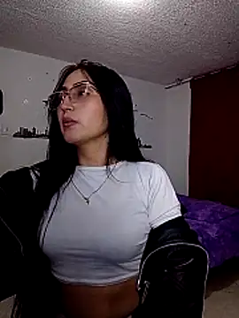 Tiffani Williams online show from 05-07-26, 01:00
