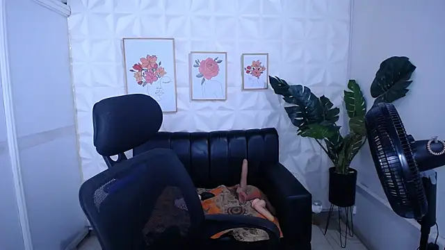 Valentinaa mature online show from 02-26-26, 09:30