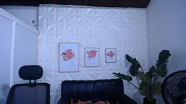 Valentinaa mature online show from 03-17-26, 08:06