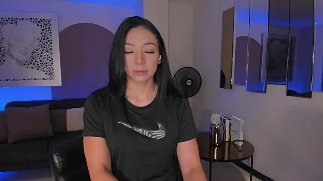 LizzHamilton   online show from 11-13-25, 09:36