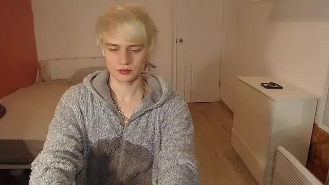 Snapshot of Oliver_sweet_ chatting on 12-23-25, 01:14 Oliver sweet online show from 12-23-25, 01:14