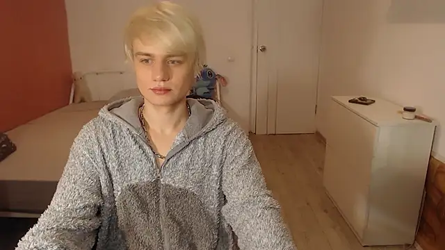 Snapshot of Oliver_sweet_ chatting on 01-08-26, 01:30 Oliver sweet online show from 01-08-26, 01:30