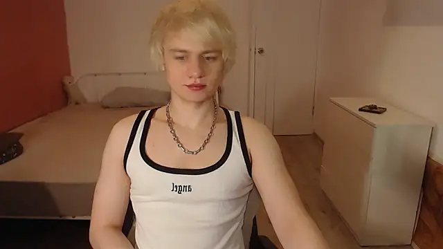 Snapshot of Oliver_sweet_ chatting on 02-08-26, 01:53 Oliver sweet online show from 02-08-26, 01:53