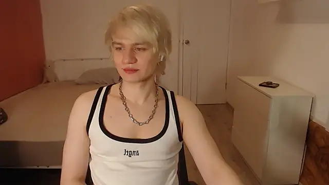 Snapshot of Oliver_sweet_ chatting on 02-10-26, 12:15 Oliver sweet online show from 02-10-26, 12:15