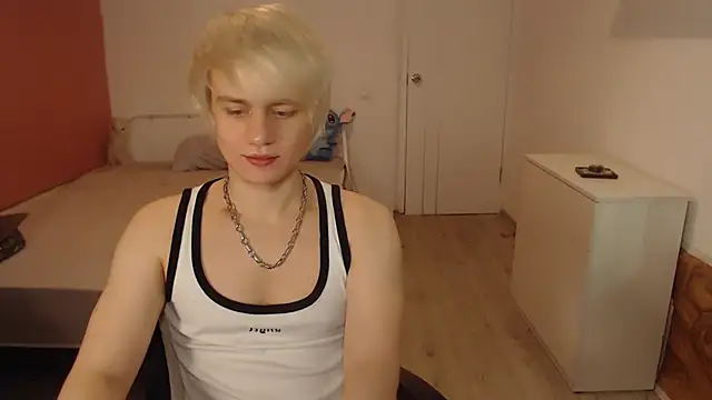 Snapshot of Oliver_sweet_ chatting on 02-16-26, 01:24 Oliver sweet online show from 02-16-26, 01:24