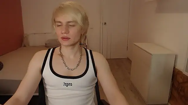 Snapshot of Oliver_sweet_ chatting on 02-26-26, 01:26 Oliver sweet online show from 02-26-26, 01:26