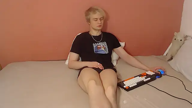 Oliver sweet  online show from 05-04-26, 01:34