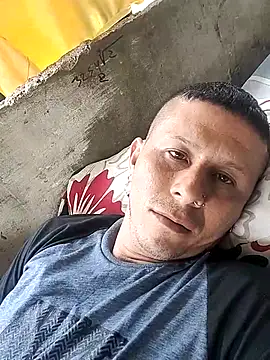 Snapshot of Somospareja1987 chatting on 10-21-25, 06:52 Somospareja1987 online show from 10-21-25, 06:52