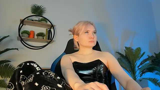 ReiYosimoto online show from 03-08-25, 11:37