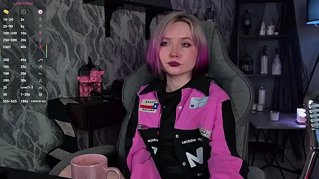 ReiYosimoto online show from 04-18-26, 01:15