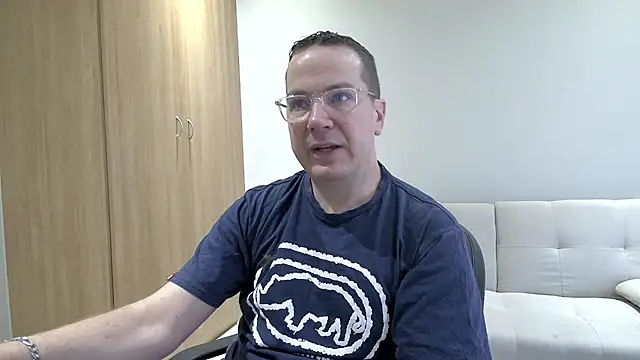 BrettJ81 online show from 11-18-25, 02:32