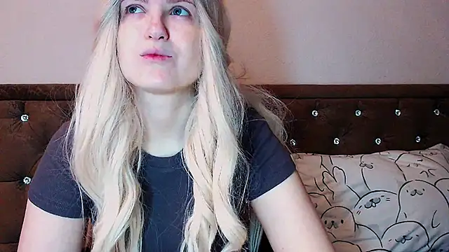 Snapshot of Sara4uu chatting on 11-23-25, 12:32 Sara4uu online show from 11-23-25, 12:32