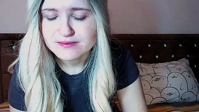 Snapshot of Sara4uu chatting on 12-03-25, 10:19 Sara4uu online show from 12-03-25, 10:19