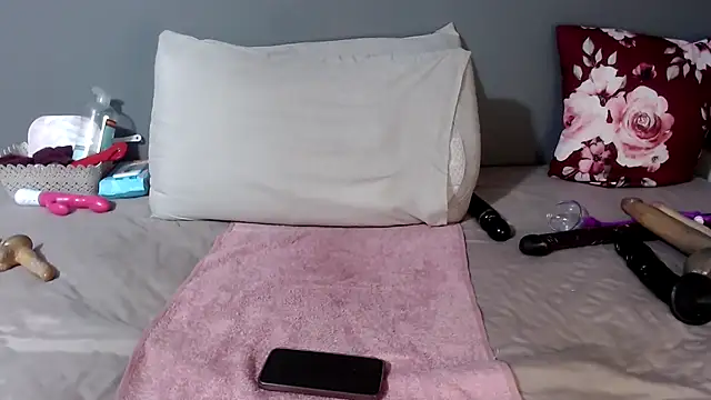 Snapshot of graciousxxx chatting on 06-15-26, 06:04 graciousxxx online show from 06-15-26, 06:04