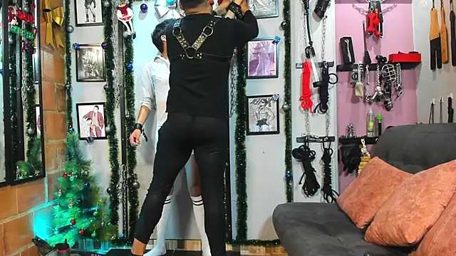 dom2travelersss online show from 12-30-24, 01:58