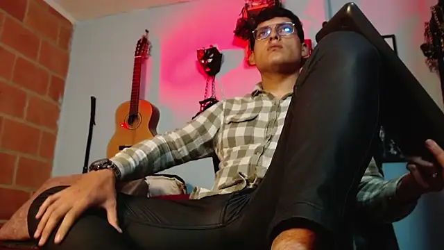 dom2travelersss online show from 09-15-25, 02:06