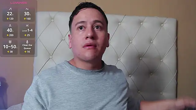 Snapshot of oliver_price1 chatting on 12-01-24, 04:40 oliver price1 online show from 12-01-24, 04:40