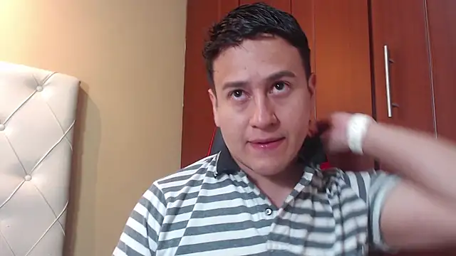 Snapshot of oliver_price1 chatting on 12-11-24, 11:00 oliver price1 online show from 12-11-24, 11:00