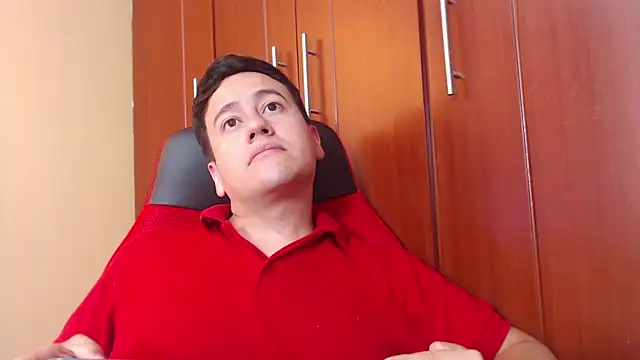 Snapshot of oliver_price1 chatting on 12-20-24, 10:32 oliver price1 online show from 12-20-24, 10:32