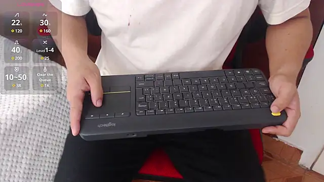 Snapshot of oliver_price1 chatting on 01-12-25, 08:47 oliver price1 online show from 01-12-25, 08:47