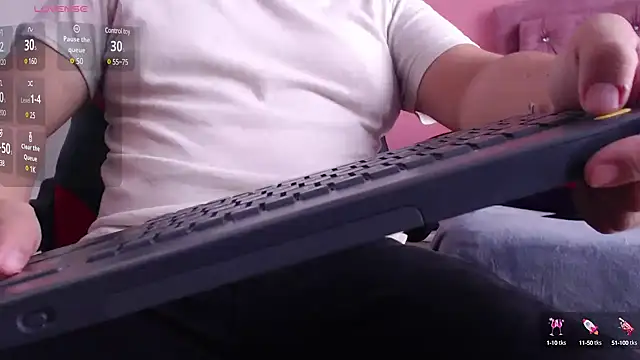 Snapshot of oliver_price1 chatting on 03-12-25, 08:20 oliver price1 online show from 03-12-25, 08:20