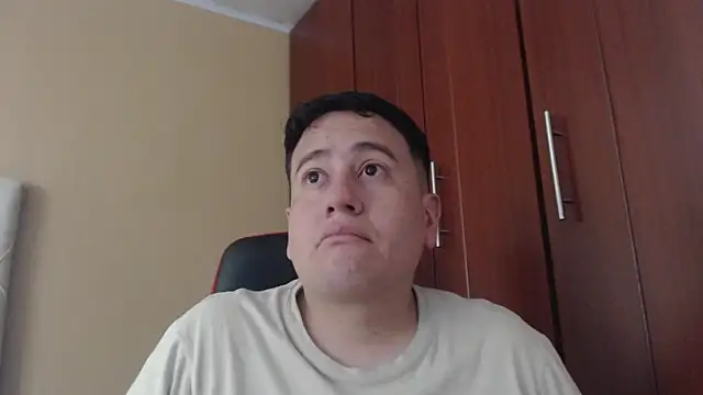 Snapshot of oliver_price1 chatting on 03-13-25, 11:27 oliver price1 online show from 03-13-25, 11:27