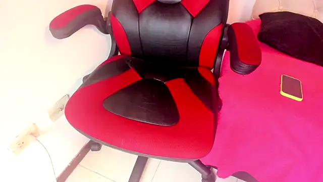 Snapshot of oliver_price1 chatting on 10-22-25, 01:22 oliver price1 online show from 10-22-25, 01:22