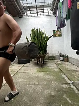 Snapshot of oliver_price1 chatting on 10-29-25, 07:37 oliver price1 online show from 10-29-25, 07:37