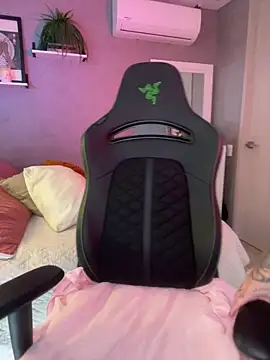 Snapshot of DaniDusan_ chatting on 02-08-26, 08:12 DaniDusan online show from 02-08-26, 08:12