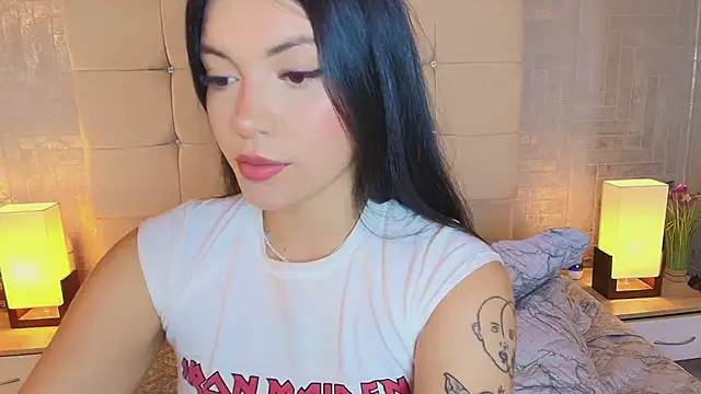 Snapshot of Baby_Venuss chatting on 01-14-25, 06:13 Baby Venuss online show from 01-14-25, 06:13