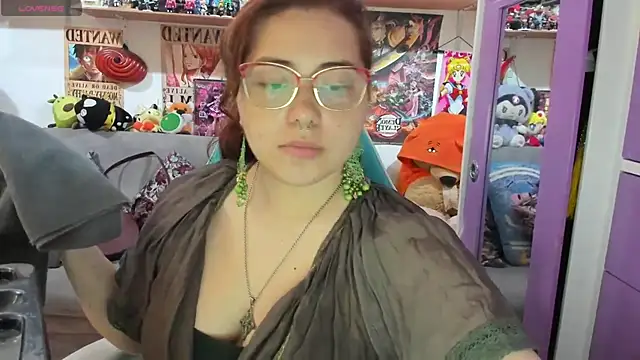 Snapshot of soficammy chatting on 10-04-25, 09:46 soficammy online show from 10-04-25, 09:46