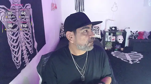 soyelcarlitos  online show from 06-09-26, 05:24