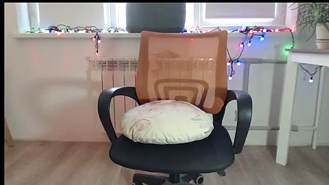 Snapshot of Cutie_peach chatting on 01-17-26, 12:21 Cutie peach online show from 01-17-26, 12:21