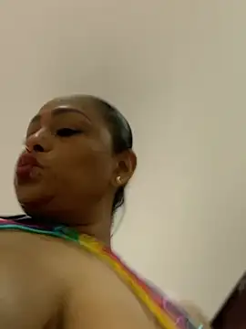 Snapshot of sofia_xxx02 chatting on 05-20-26, 12:06 sofia xxx02 online show from 05-20-26, 12:06