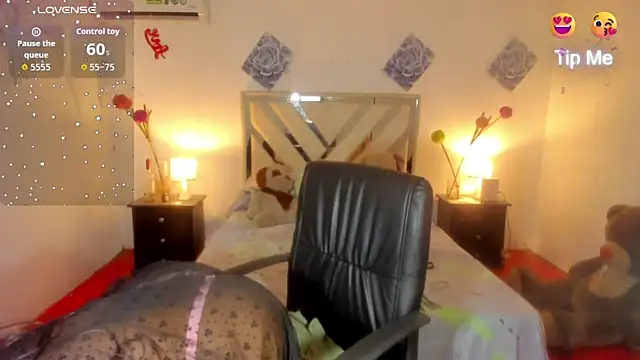 Snapshot of Miagrace chatting on 12-18-25, 10:49 Miagrace online show from 12-18-25, 10:49