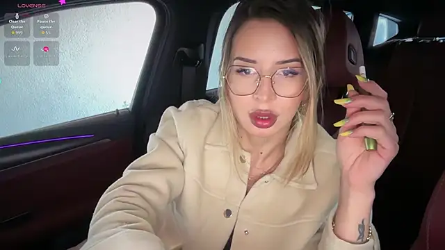 Livia777 online show from 04-15-26, 08:32